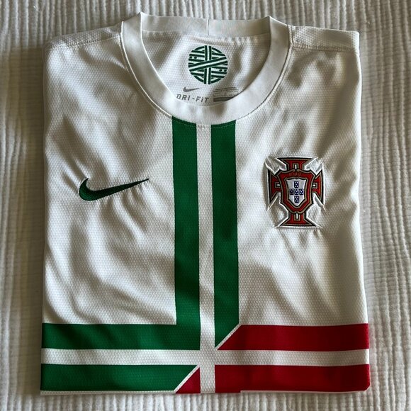 Portugal 2011/2012 Away Jersey - Picture 2 of 5